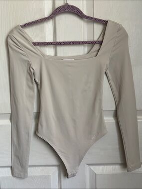 Contour Aritzia Taupe Square Neckline Scoop-Edge long sleeve bodysuit size XS
